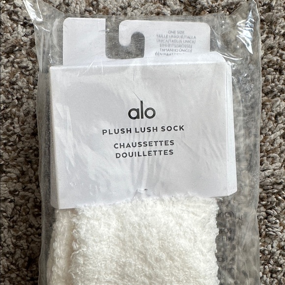 BNWT ALO Yoga Women’s Plush Lush Chenille Socks O/S Ivory - Picture 5 of 7